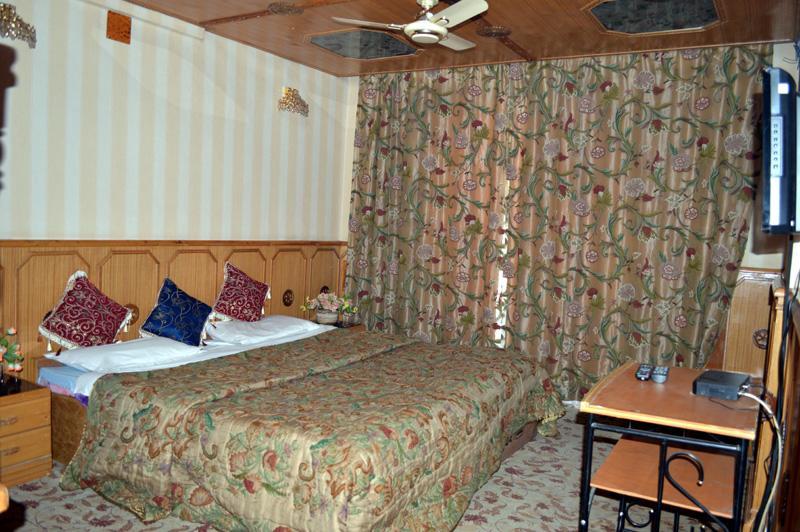 Srīnagar Shah Abbas Hotel At Dal Lake מראה חיצוני תמונה